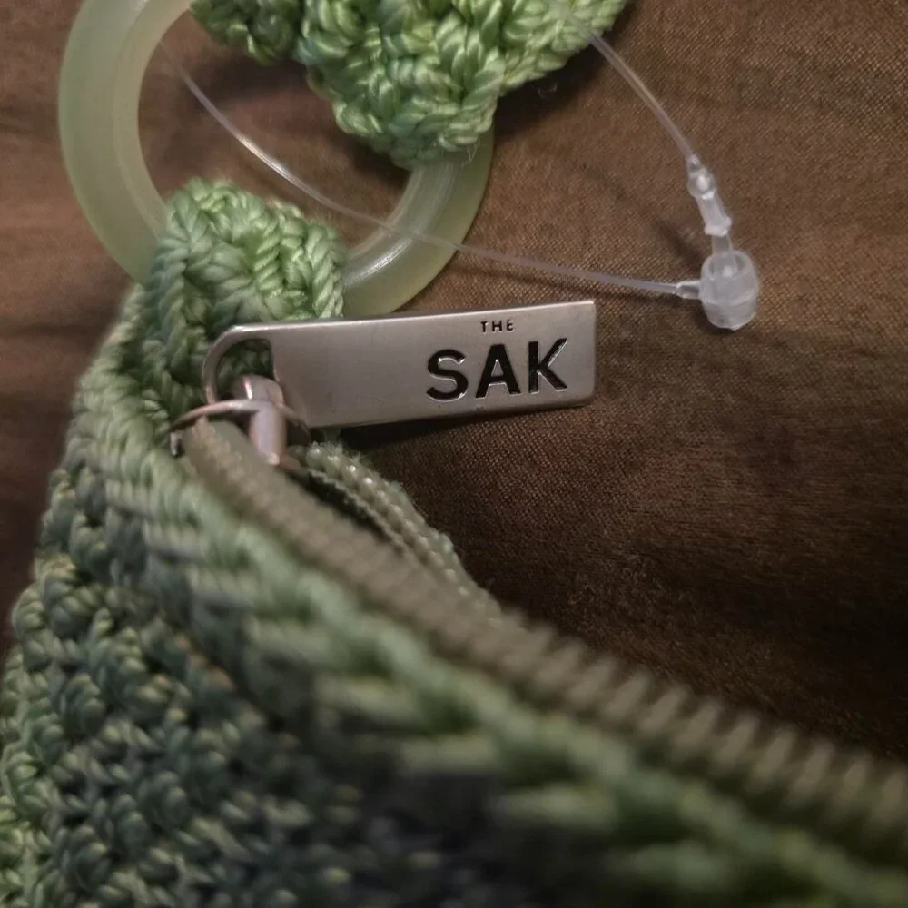 THE SAK Original Women's crochet Purse Handbag Green Floral Like New! - Picture 2 of 8